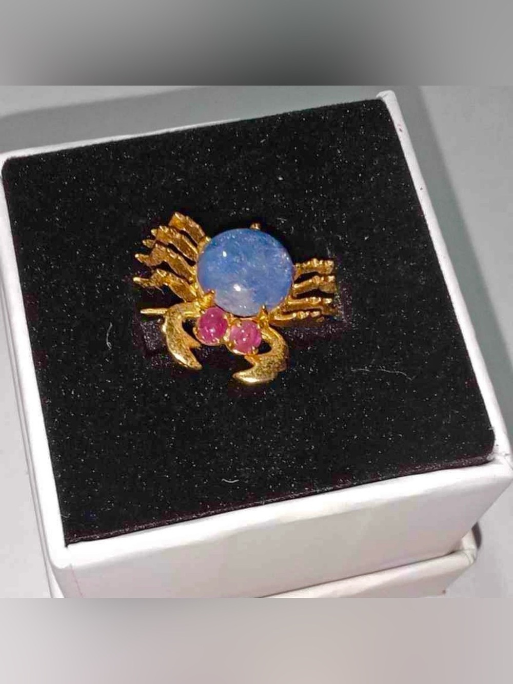 Vintage Jelly Belly Gold Plated Star Sapphire Ruby Eyes Crab C Clasp Pin Brooch